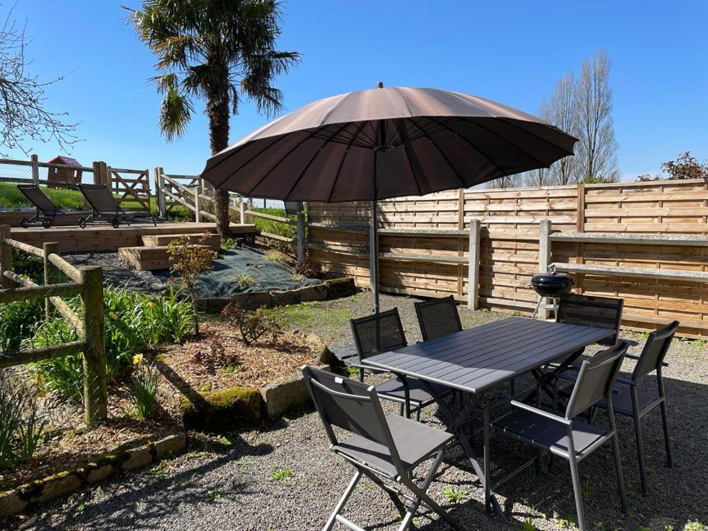 Maison Chaleureuse Avec Terrasse Et Vue Baie Avranches Luaran gambar